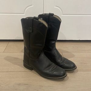 Vintage rounded cowboy boots